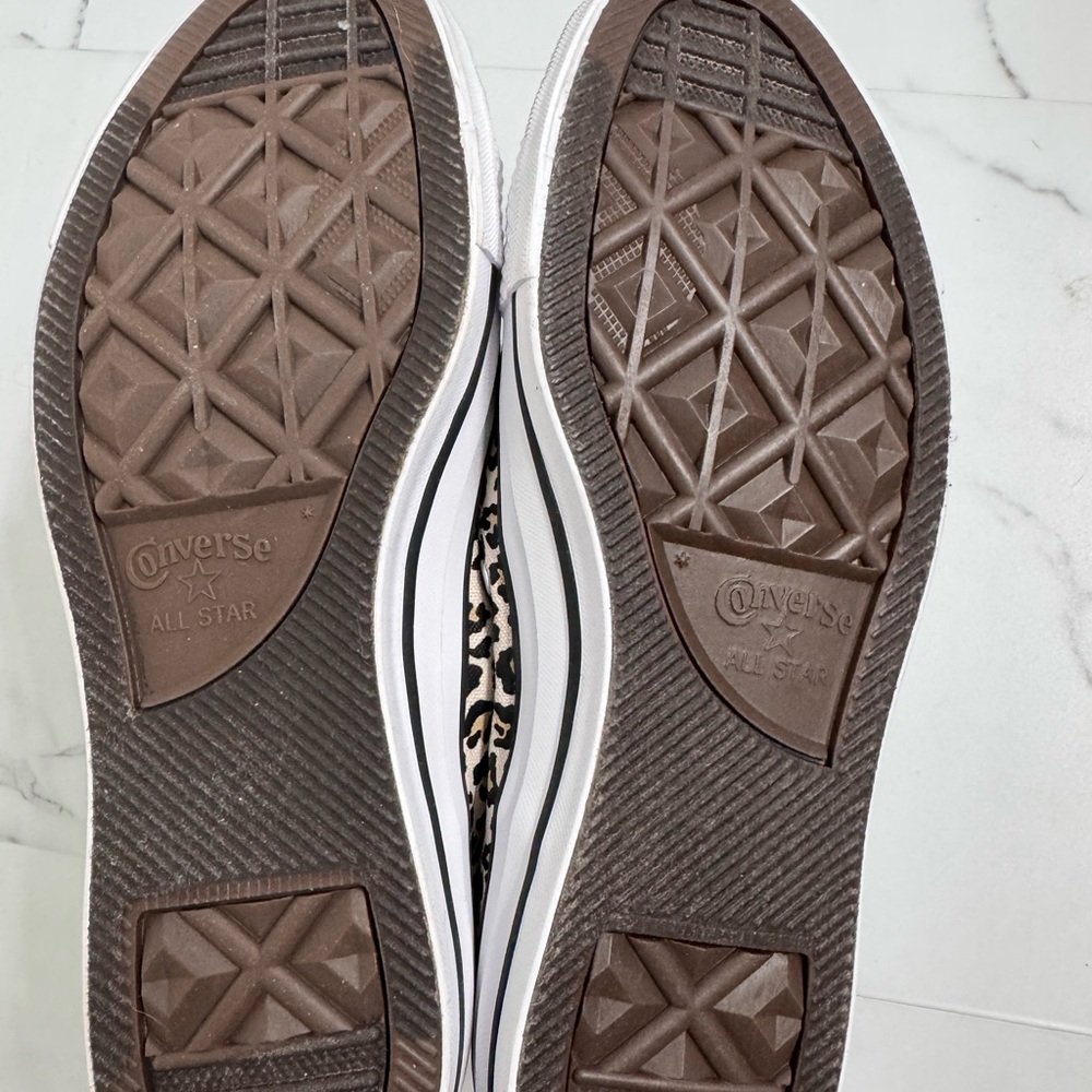 Converse Animal Print Sneakers NWOB - Picture 2 of 3